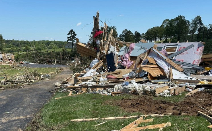 恶劣天气造成全美至少23人死亡 其中14人死于受风暴袭击的肯塔基州