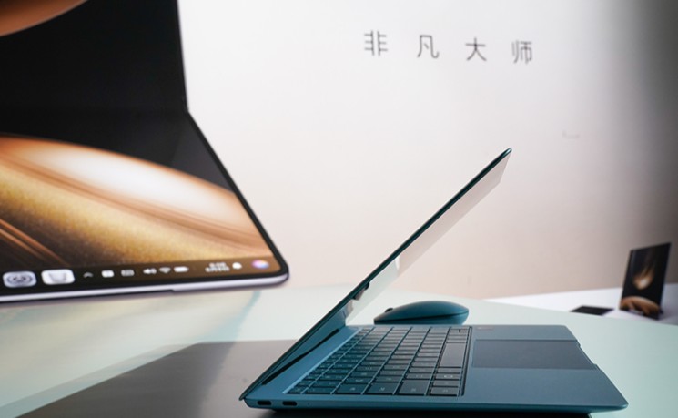 华为首款折叠屏鸿蒙电脑正式发布 售价¥23999元起