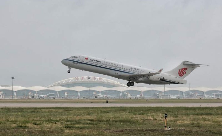 中国国产飞机C909首飞国际商业航线