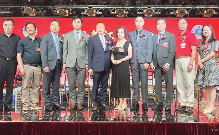 旅美亭江中学校友总会第五届主席黄新田办答谢宴 郑碧芳当选新一届主席