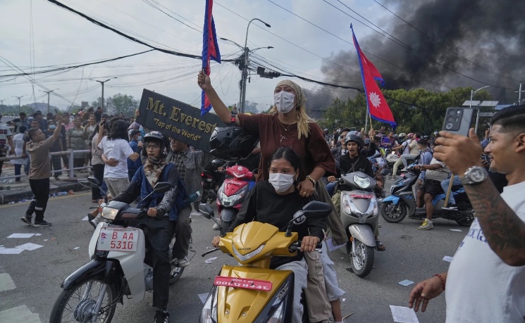 尼泊尔总理在反政府和反腐败抗议持续升级中辞职