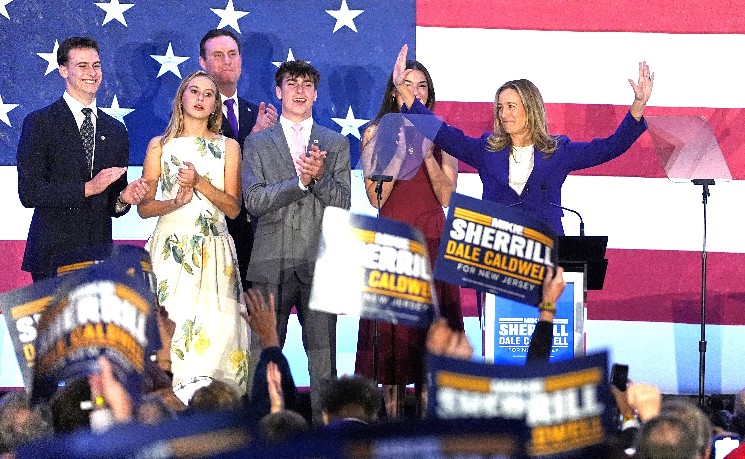 新泽西和弗吉尼亚两州长选蓝