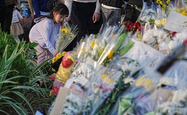 香港哀悼宏福苑大火128名遇难者 警方称失踪人数下调至150人