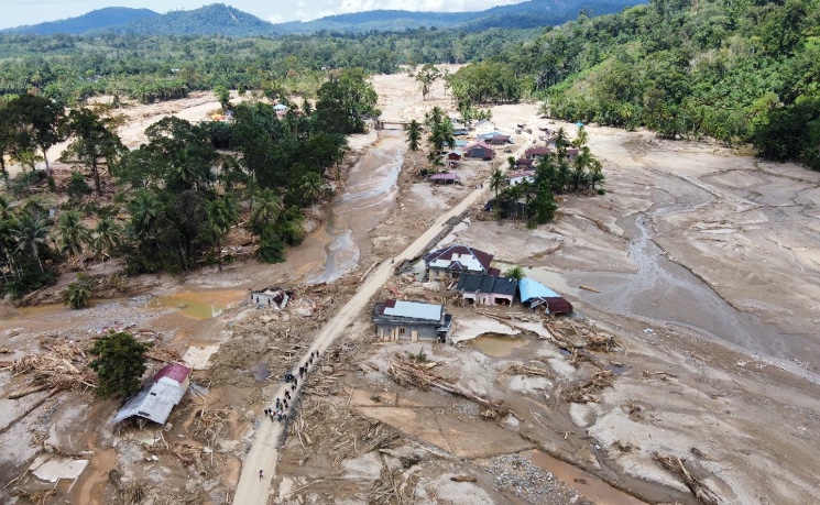 斯里兰卡和印尼动用军队救灾 亚洲洪灾死亡人数突破1,100人