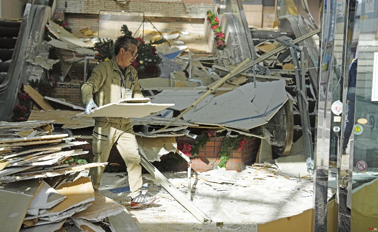 日本青森县近海发生7.5级地震并持续发生余震