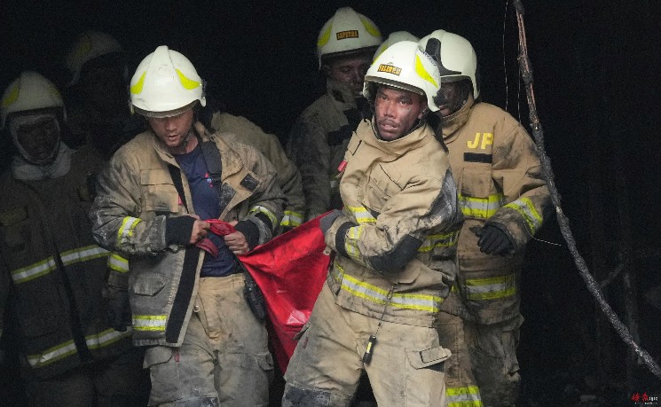 印尼雅加达办公楼发生火灾 已致22人遇难