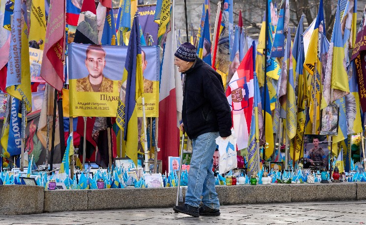 默茨：乌克兰考虑领土让步 文件已递交特朗普