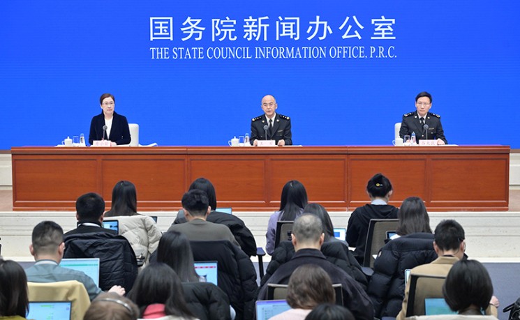 中国2025年外贸进出口&yen;45.47万亿元 同比增长3.8%