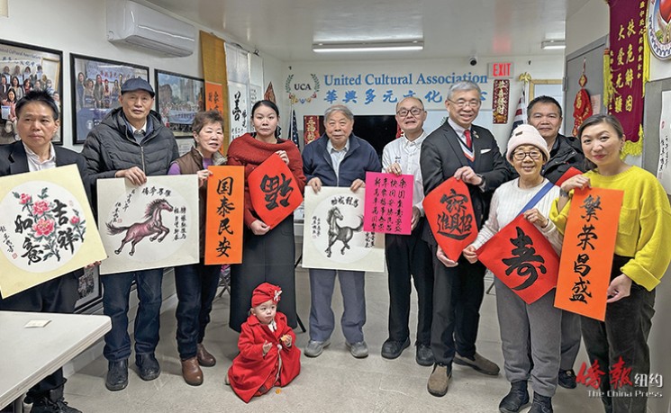 华兴多元中心挥春接福活动 春联福字免费赠乡亲