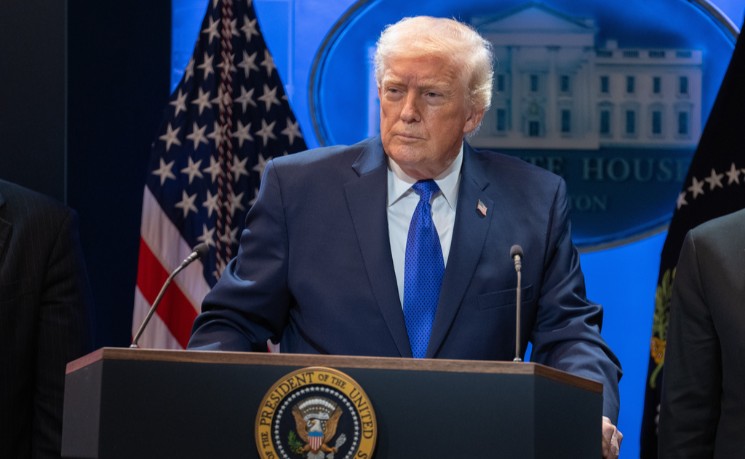 特朗普下令实施临时10%全球关税以替代被否关税措施