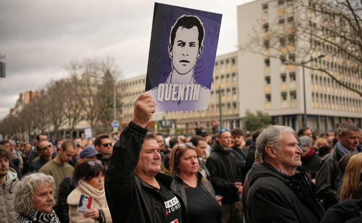 里昂数千人示威抗议极右翼活动人士遇害 马克龙呼吁保持冷静