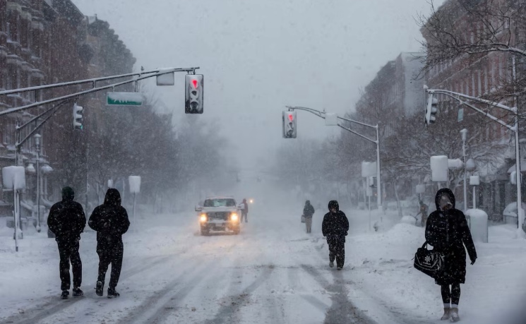 暴风雪席卷美国东北部