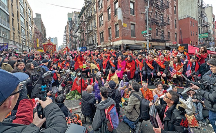 第28届纽约爱心花车大游行华埠登场