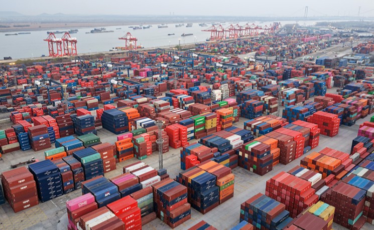 中国外贸开门红 增速重回两位数至18.3%