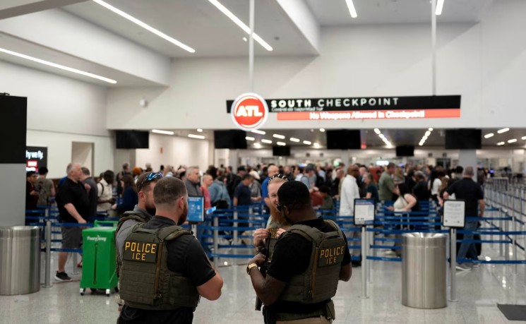缓解人手荒  ICE进驻全美14座机场协助安检