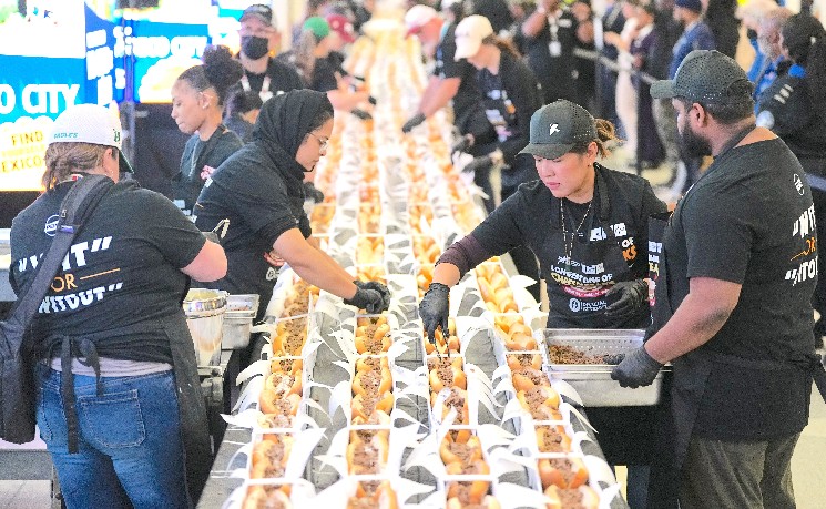 机场安检排队无解 参院对峙中寻方案