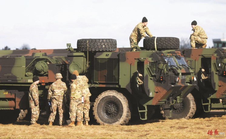 "软硬并举"  特朗普：再延10天轰炸伊朗发电厂  五角大楼：或增派1万地面部队到中东