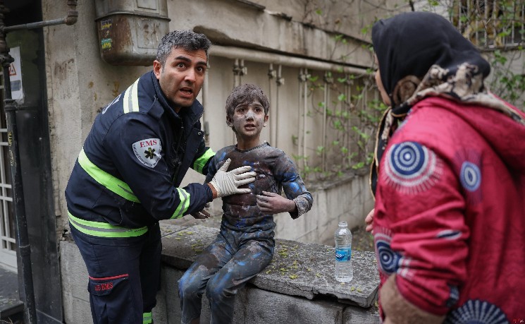 美以袭击伊朗标志性大桥 8死95伤