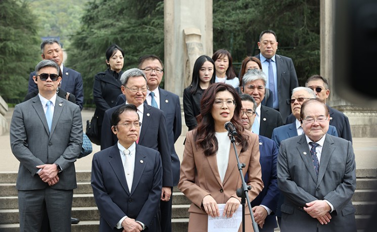 国台办：郑丽文率团访陆顺应岛内主流民意