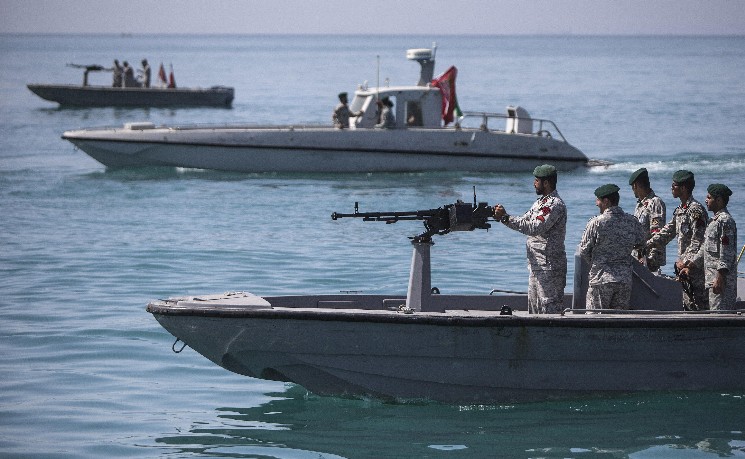 特朗普威胁击沉靠近封锁线船只 德黑兰警告波斯湾港口安全