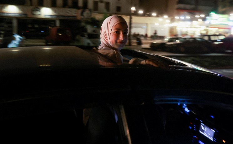 黎以停火生效 贝鲁特鸣枪庆祝