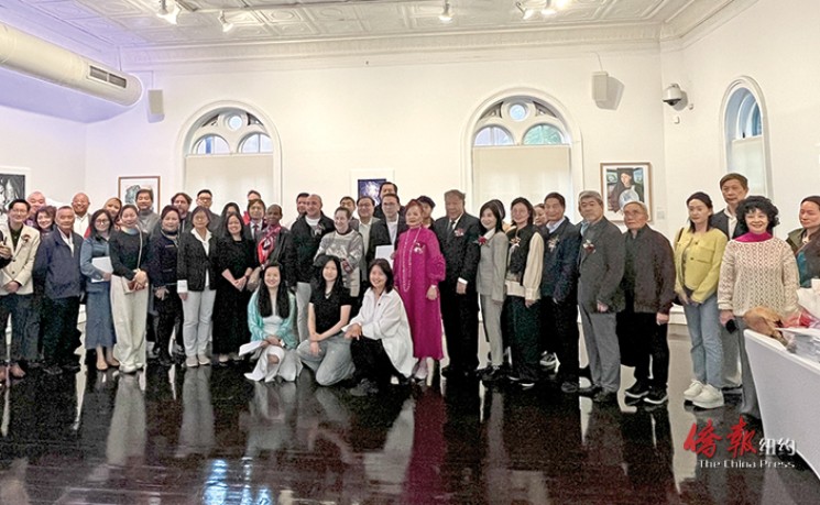 华裔青年艺术家何可人个展《INNA BEAUTI》法拉盛市政厅画廊开幕