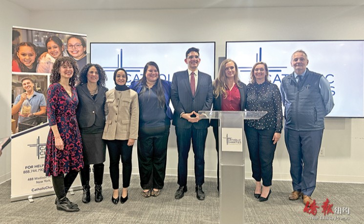 纽约市府及慈善团体推广多语种免费移民热线