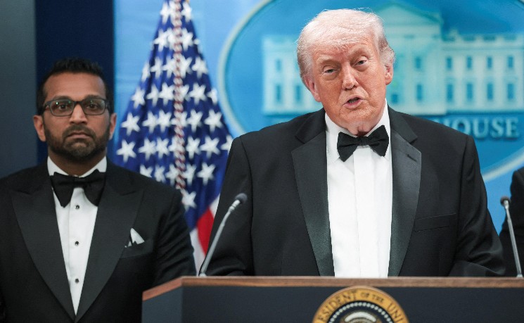 特朗普举行新闻发布会 称枪击事件与伊朗战争无关  并说做总统的职业很危险