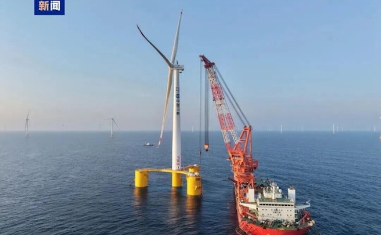 中国安装完成全球单机容量最大漂浮式海上风电平台