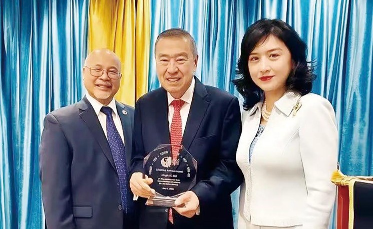 莫虎律师获亚裔联邦官员协会颁终身成就奖