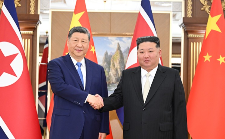 习近平访朝 与金正恩举行会谈
