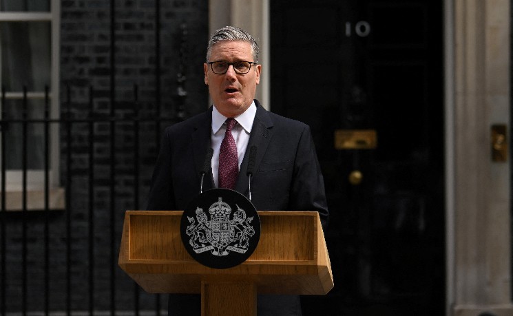 英国首相斯塔默宣布辞职