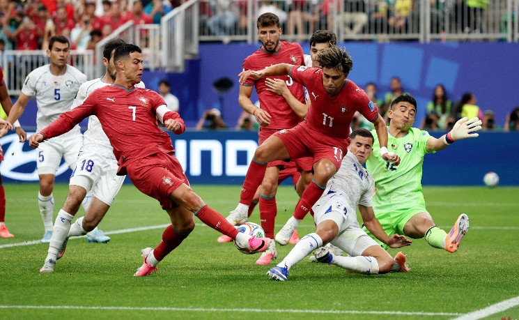 世界杯｜C罗双响  葡萄牙5-0乌兹别克