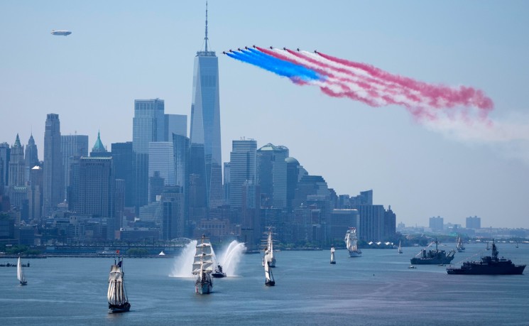 纽约市举行&ldquo;Sail4th 250&rdquo;舰船巡游庆祝美国独立250周年