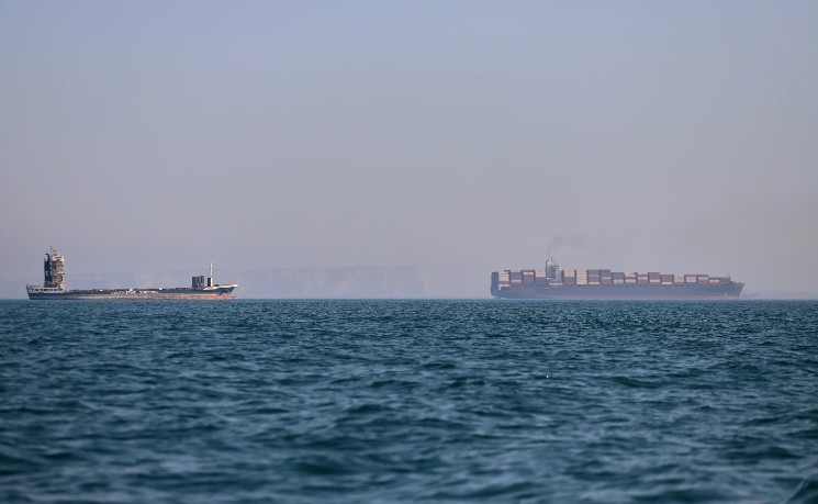 英国军方称三艘油轮在霍尔木兹海峡遇袭