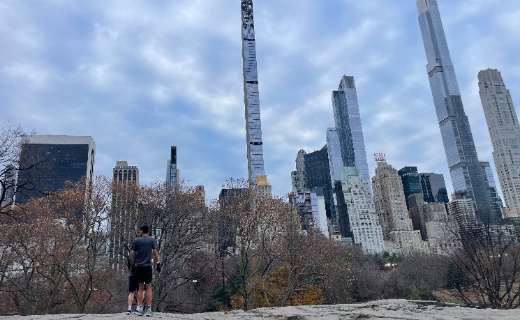 俞人慧地产专栏    曼哈顿新建公寓市场复苏：哪些项目最受买家关注？2026 年投资价值全面解析