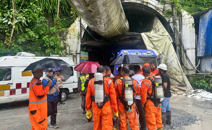 印度锡金水电项目隧道发生爆炸坍塌 已致12人遇难 13人失联