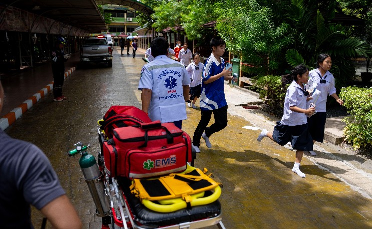 泰国校园枪击案致8死 初中生枪手先杀祖父母后闯校行凶