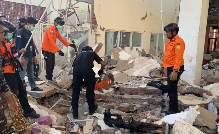 印尼7.7级地震已造成至少20人遇难 多趟境内航班被取消