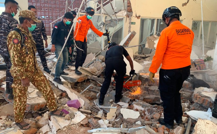印尼沿海发生7.7级地震 至少47人死亡多地建筑倒塌