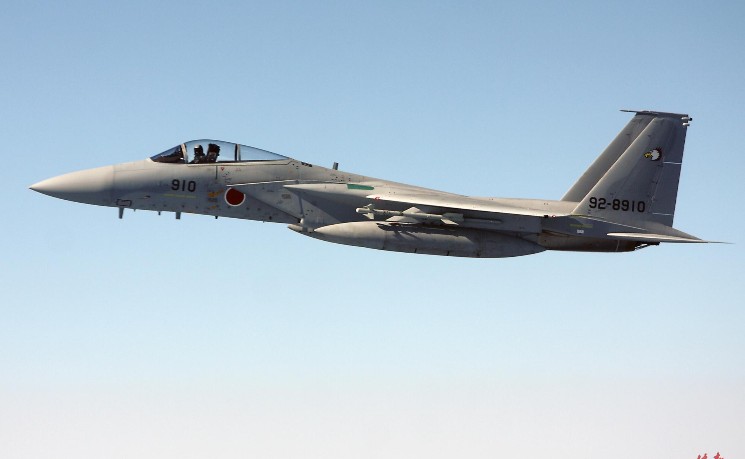日本自卫队一架F-15战斗机着陆时发生故障致航班延误