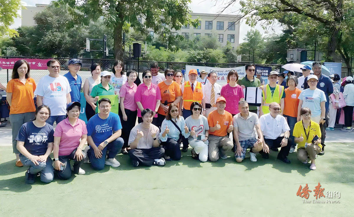 宾臣墟开学派书包 五百学童喜领新文具