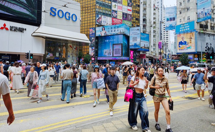 今年前8个月 香港强积金人均赚逾2.5万港元