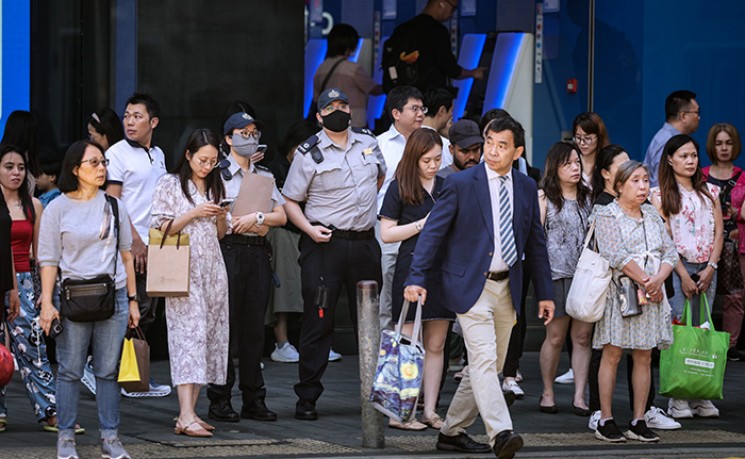 今年第二季度香港居民总收入同比增长7.9%