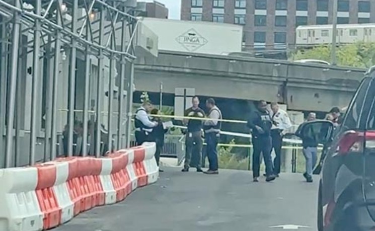 法拉盛40路新公寓大楼55岁女子坠楼身亡