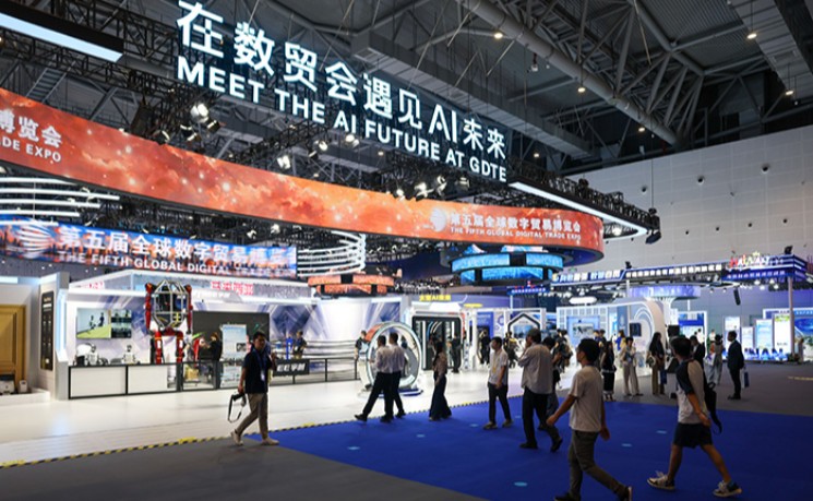 第五届全球数贸会在杭州启动 中国AI圈粉海外客商