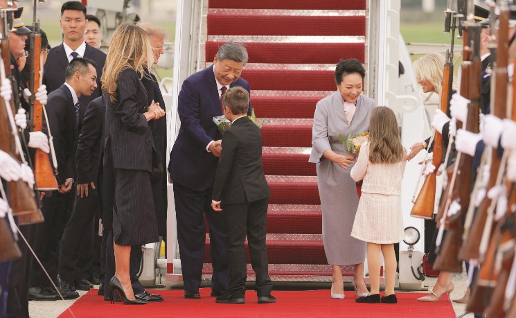 习近平抵美 特朗普机场亲迎