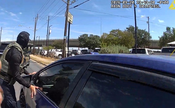 ICE新规禁止高速追车 严格限制车辆拦查