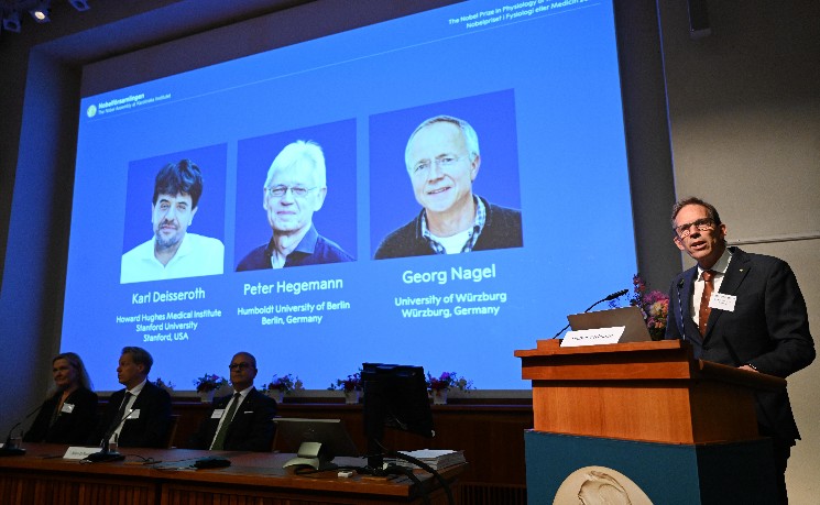 美国科学家与两名德国科学家因光遗传学研究获诺贝尔生理学或医学奖