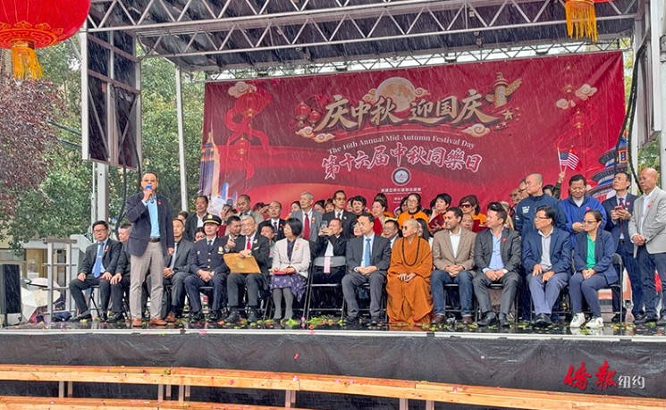 亚总会庆中秋迎国庆活动风雨无阻八大道举行
